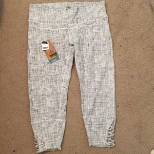 Black & white Prana capris athletic leggings, L